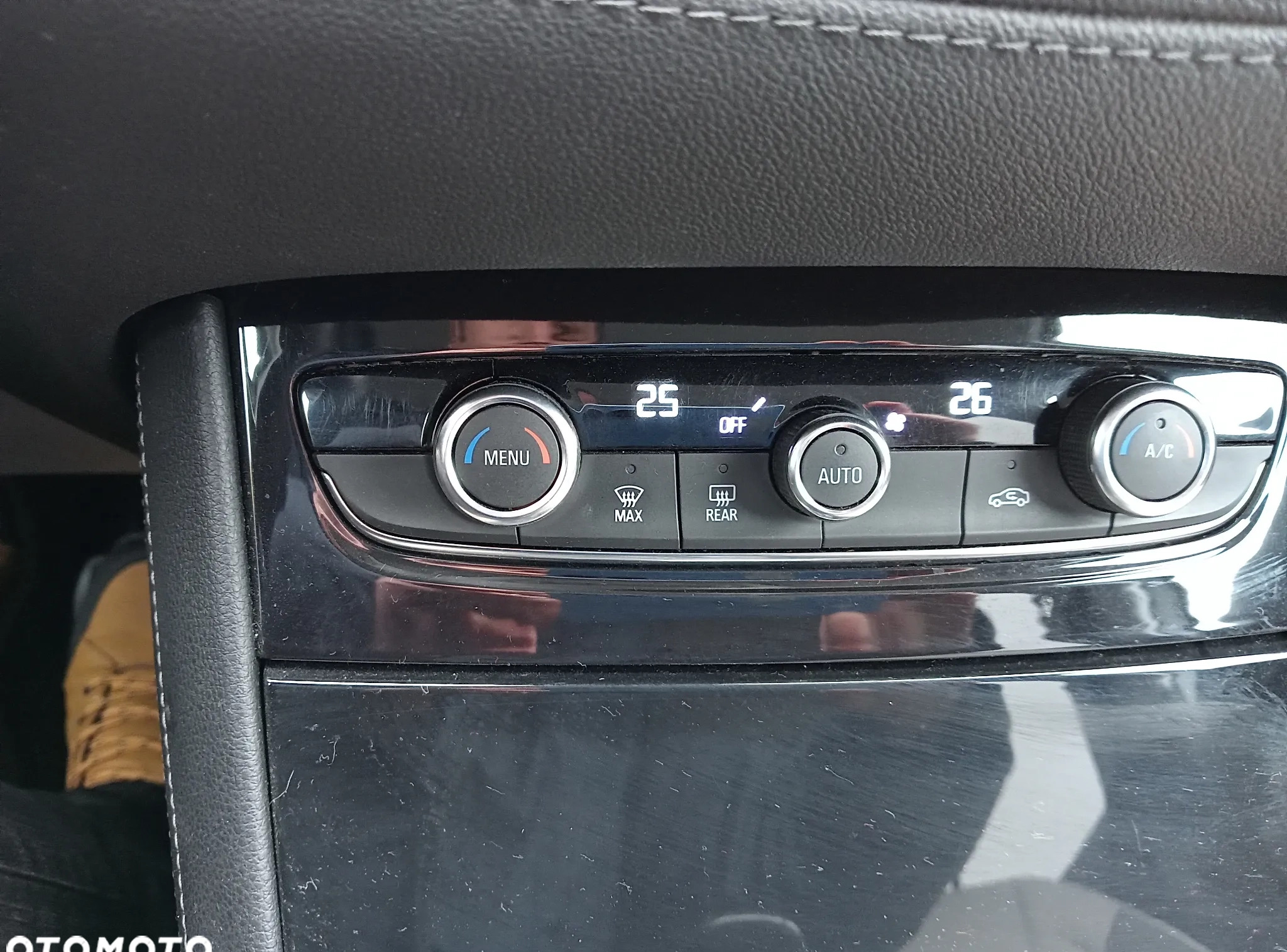 Opel Grandland X cena 69900 przebieg: 99800, rok produkcji 2017 z Małomice małe 46